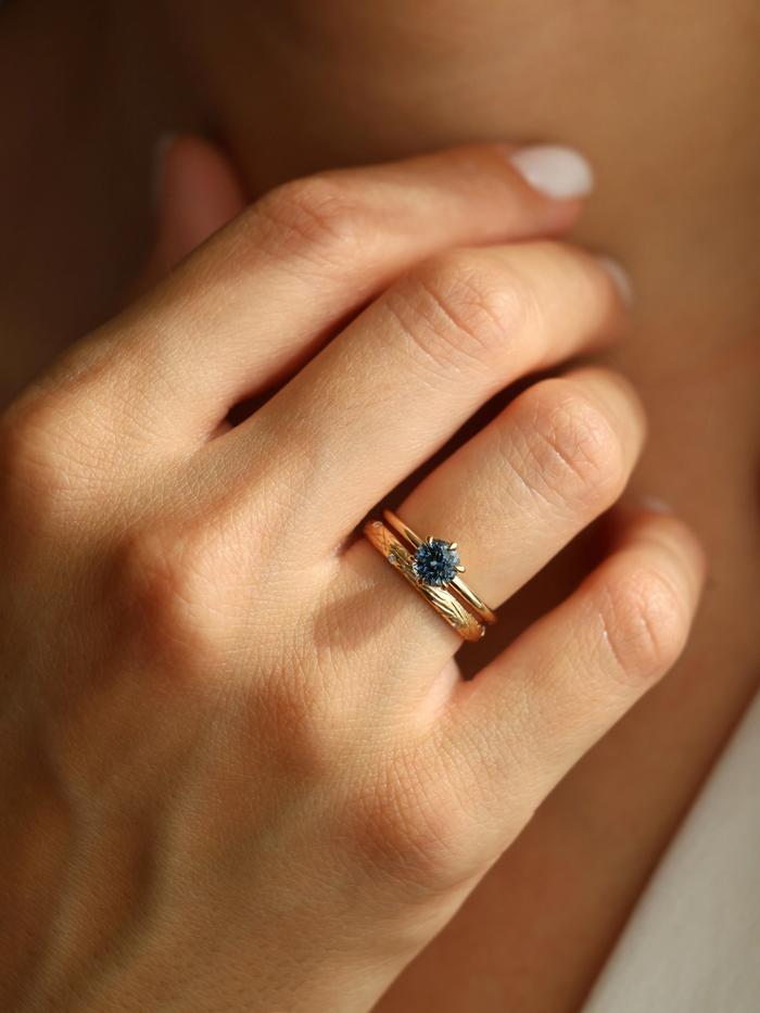 Nangi fine jewelry - teal / Peacock ring in yellow gold