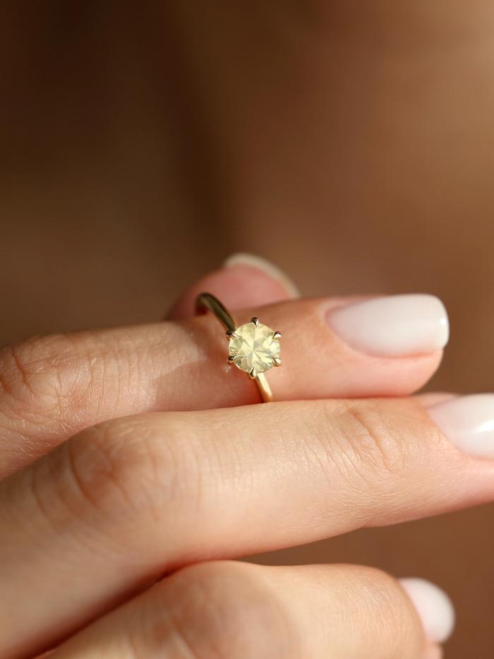 Nangi fine jewelry - yellow ring in yellow gold