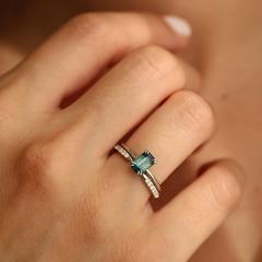 Nangi fine jewelry - teal / Peacock sapphire ring in white gold