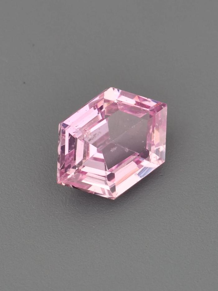 Nangi fine jewelry - pink gemstone in gold