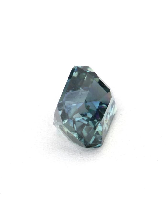 Nangi fine jewelry - teal / Peacock sapphire gemstone in gold