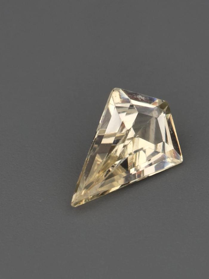 Nangi fine jewelry - champagne gemstone in gold