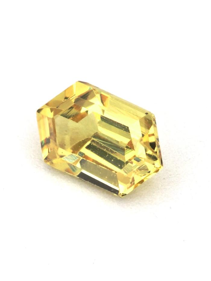 Nangi fine jewelry - yellow gemstone in gold
