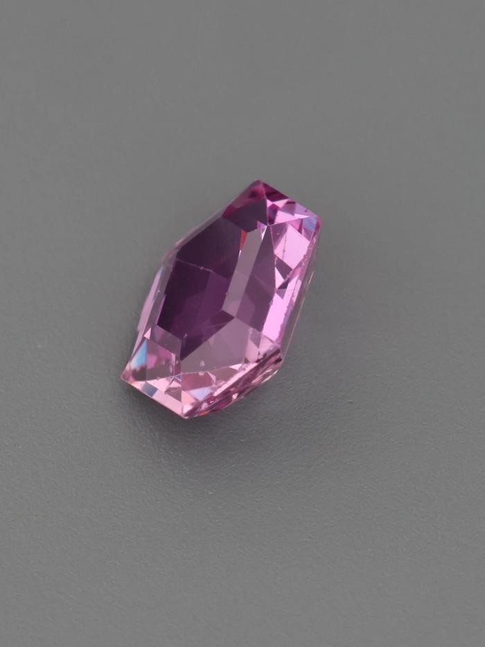 Nangi fine jewelry - pink sapphire gemstone in gold