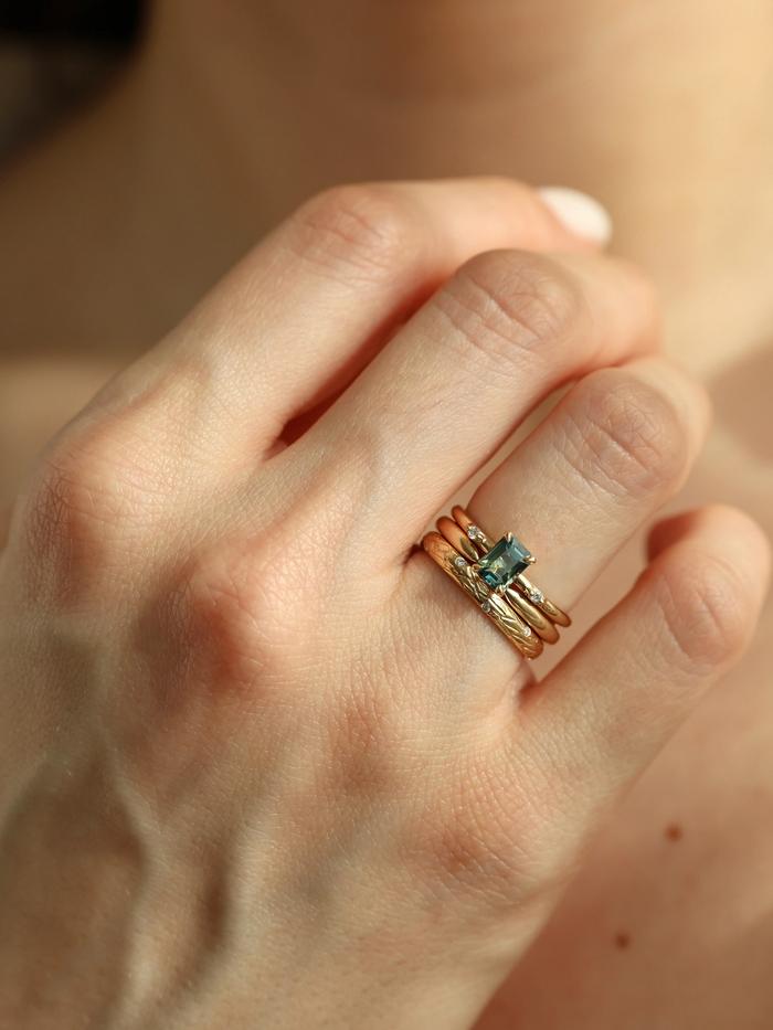 Nangi fine jewelry - teal / Peacock ring in yellow gold