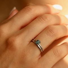 Nangi fine jewelry - blue sapphire ring in white gold