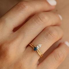 Nangi fine jewelry - blue sapphire ring in yellow gold