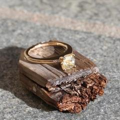 Nangi fine jewelry - yellow sapphire ring in yellow gold