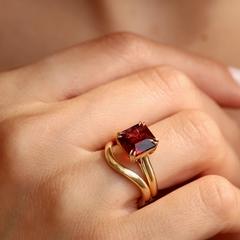 Nangi fine jewelry - red garnet ring in yellow gold