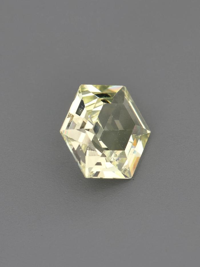 Nangi fine jewelry - champagne sapphire gemstone in gold