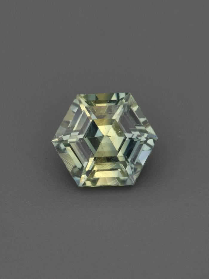 Nangi fine jewelry - green gemstone in gold
