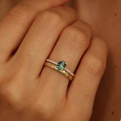 Nangi fine jewelry - teal / Peacock sapphire ring in yellow gold