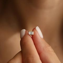 Nangi fine jewelry - white lab-grown diamond earring in gold