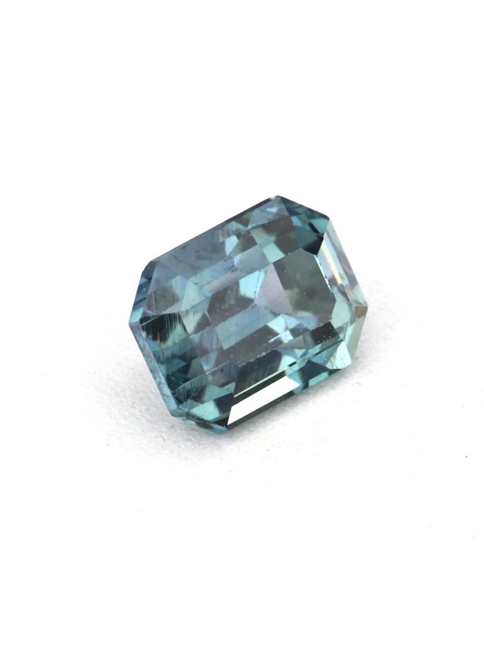 Nangi fine jewelry - teal / Peacock sapphire gemstone in gold
