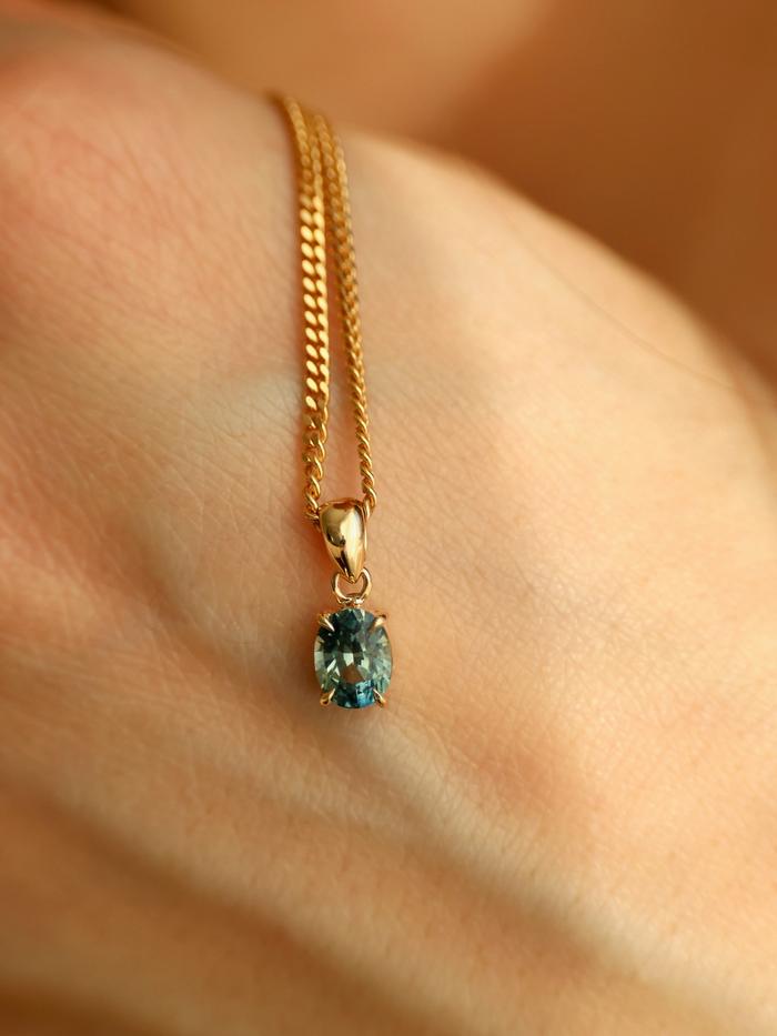Nangi fine jewelry - teal / Peacock pendant in yellow gold