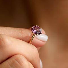Nangi fine jewelry - purple ring in yellow gold