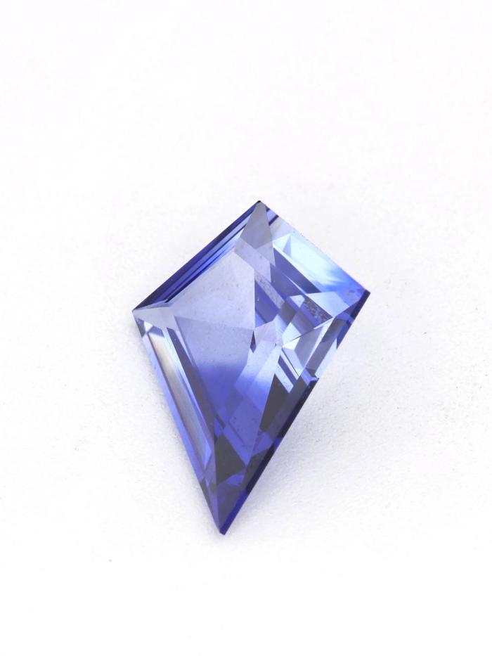 Nangi fine jewelry - blue gemstone in gold
