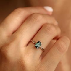 Nangi fine jewelry - teal / Peacock sapphire ring in white gold
