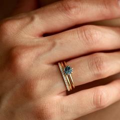 Nangi fine jewelry - teal / Peacock ring in yellow gold