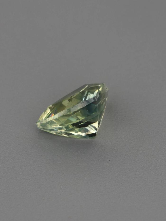 Nangi fine jewelry - green gemstone in gold