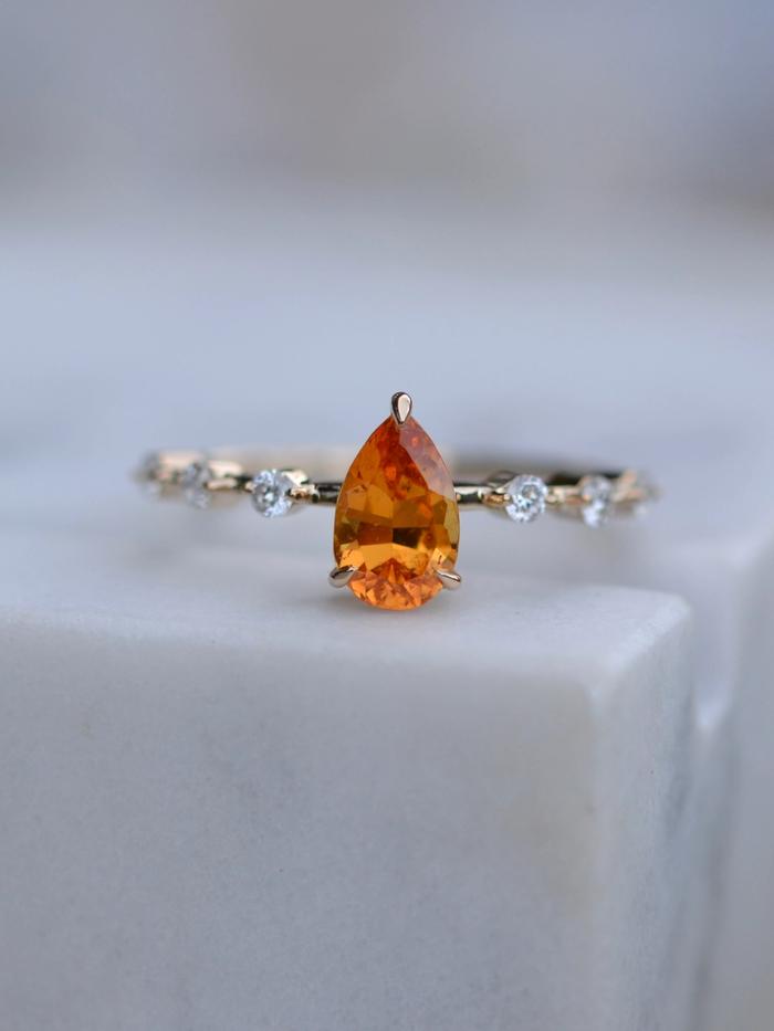 Nangi fine jewelry - orange ring in yellow gold