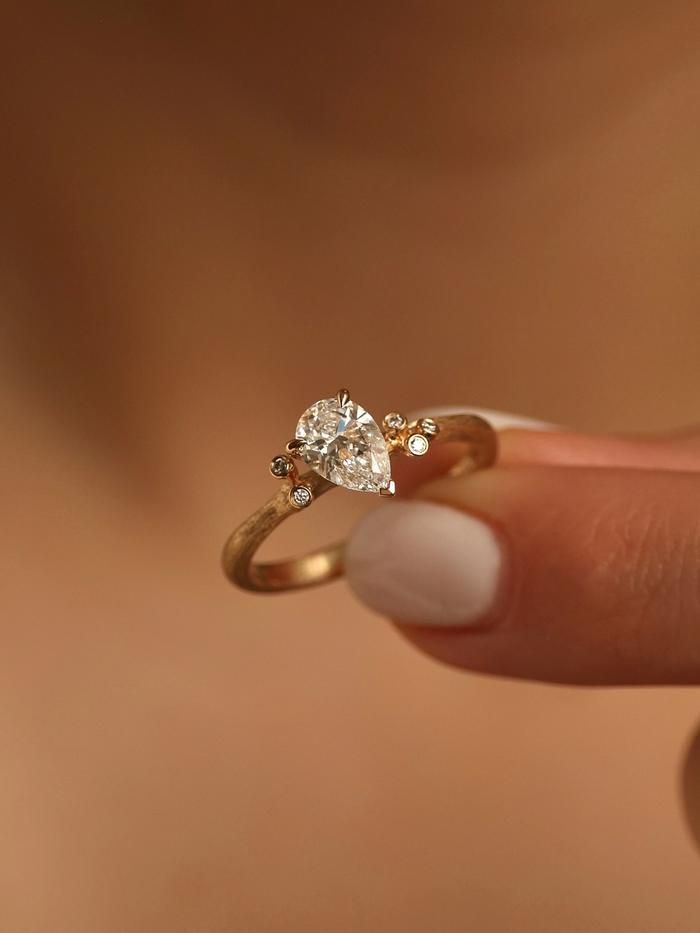 Nangi fine jewelry - ring in yellow gold