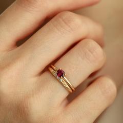 Nangi fine jewelry - red ring in yellow gold