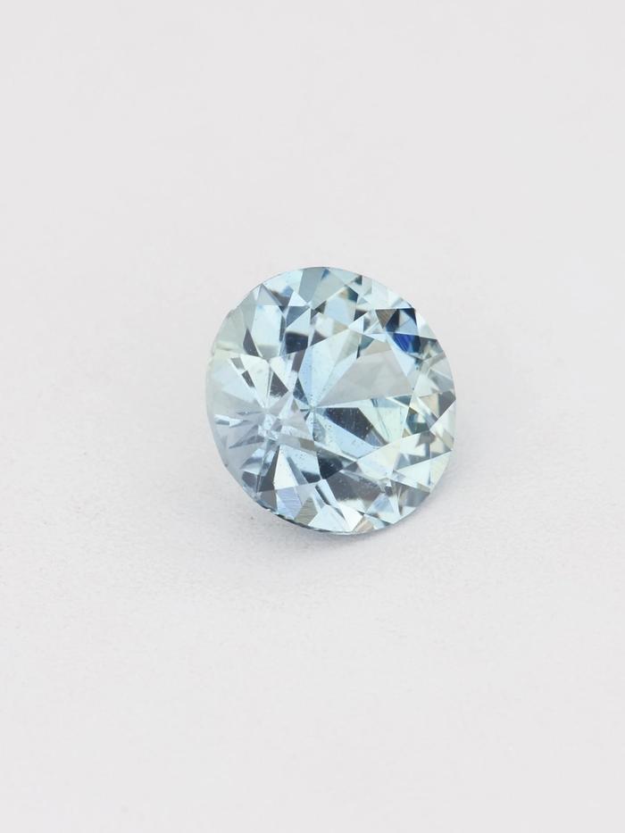 Nangi fine jewelry - blue sapphire gemstone in gold