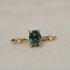 Nangi fine jewelry - teal / Peacock sapphire ring in yellow gold