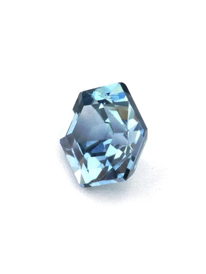 Nangi fine jewelry - blue gemstone in gold