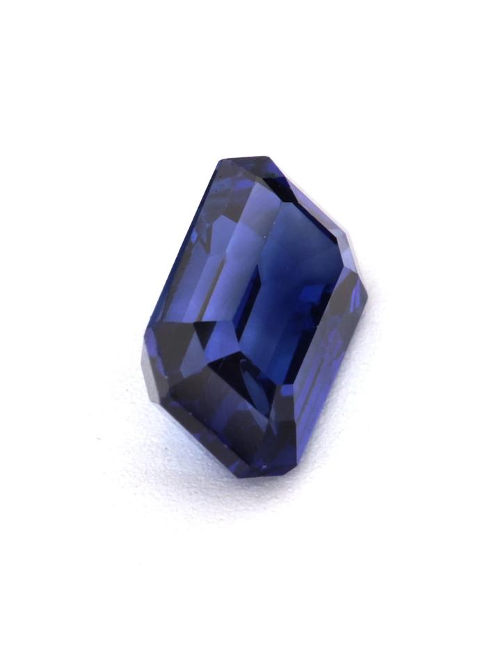 Nangi fine jewelry - blue gemstone in gold