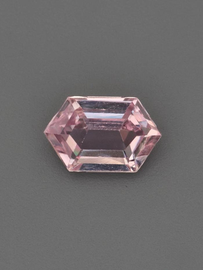 Nangi fine jewelry - pink gemstone in gold