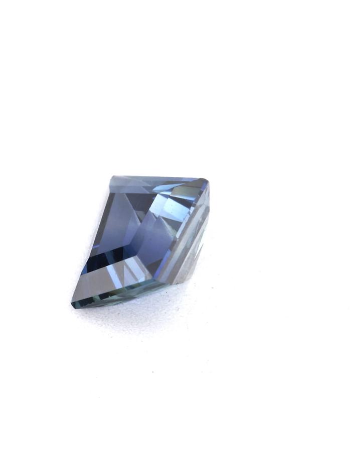 Nangi fine jewelry - blue gemstone in gold