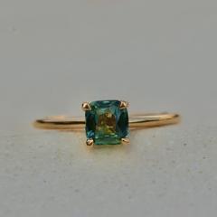 Nangi fine jewelry - teal / Peacock sapphire ring in yellow gold