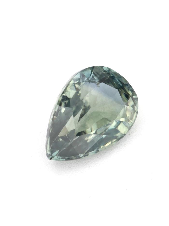 Nangi fine jewelry - green sapphire gemstone in gold
