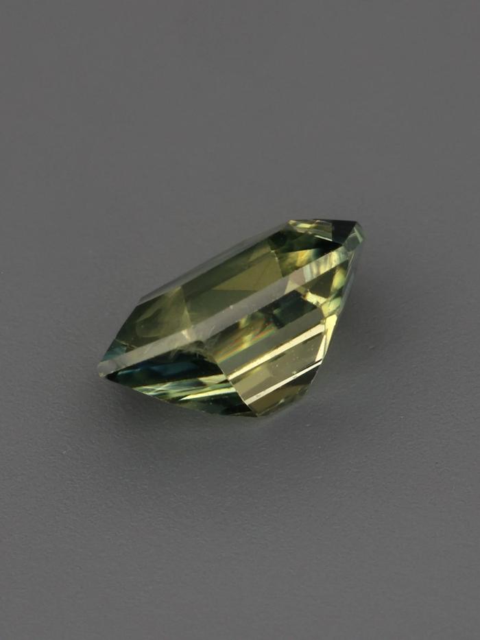 Nangi fine jewelry - green gemstone in gold