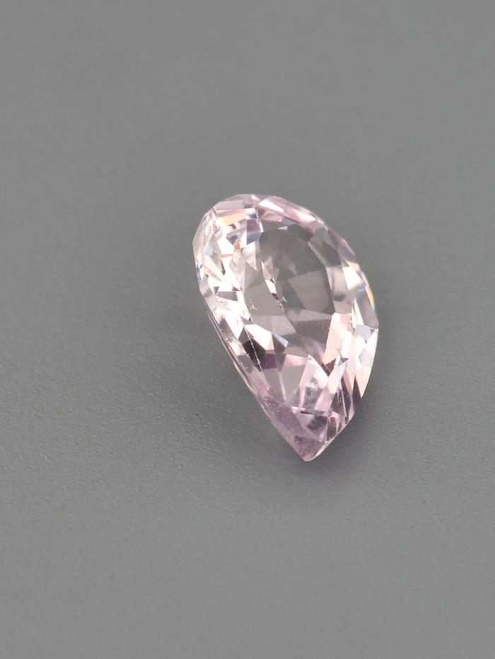 Nangi fine jewelry - pink gemstone in gold
