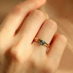 Nangi fine jewelry - teal / Peacock ring in yellow gold