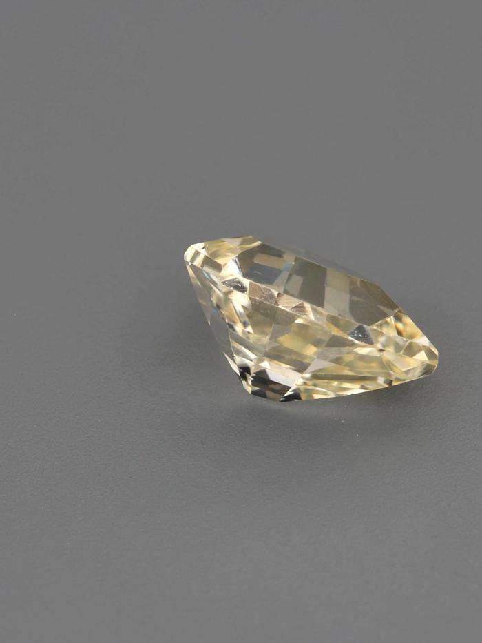 Nangi fine jewelry - champagne sapphire gemstone in gold