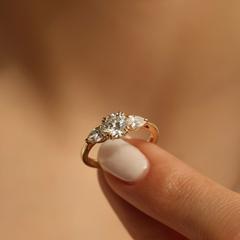 Nangi fine jewelry - white lab-grown diamond ring in gold