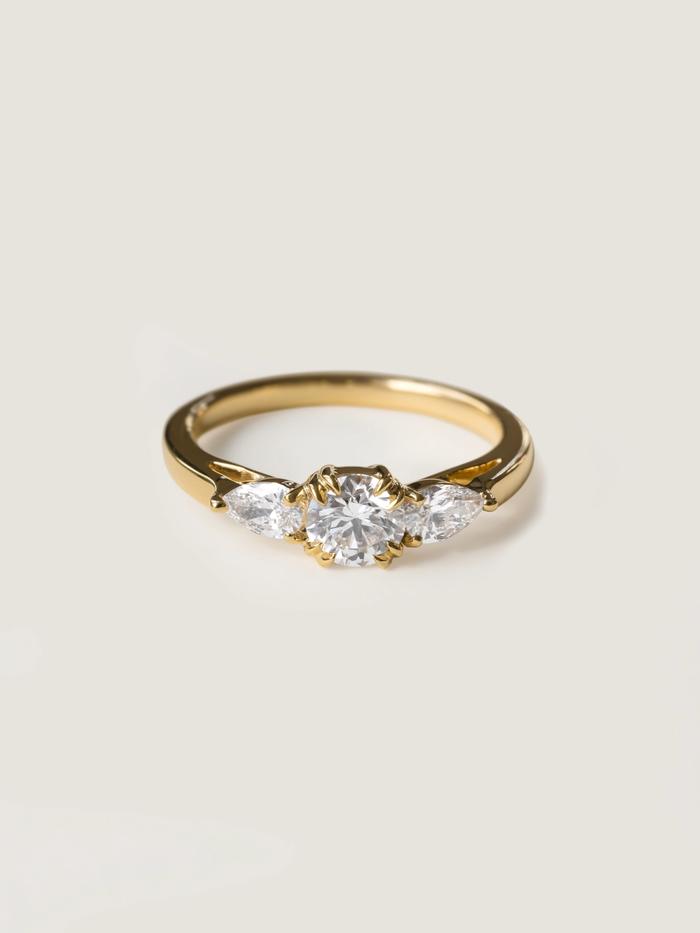 Nangi fine jewelry - white lab-grown diamond ring in gold