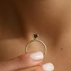 Nangi fine jewelry - blue sapphire ring in yellow gold