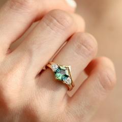 Nangi fine jewelry - green sapphire ring in yellow gold