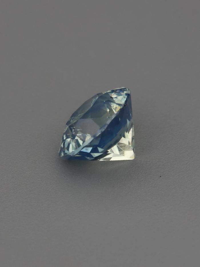 Nangi fine jewelry - green sapphire gemstone in gold