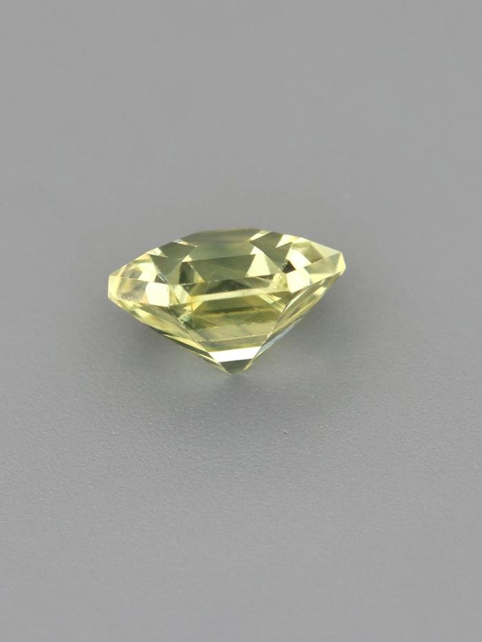 Nangi fine jewelry - yellow gemstone in gold