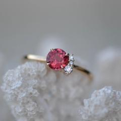 Nangi fine jewelry - red spinel ring in yellow gold