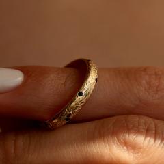 Nangi fine jewelry - black sapphire ring in gold