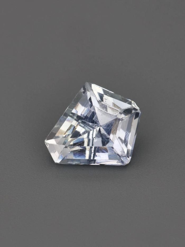 Nangi fine jewelry - blue gemstone in gold