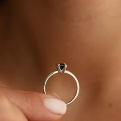 Nangi fine jewelry - teal / Peacock sapphire ring in white gold