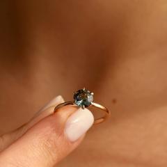 Nangi fine jewelry - green ring in yellow gold